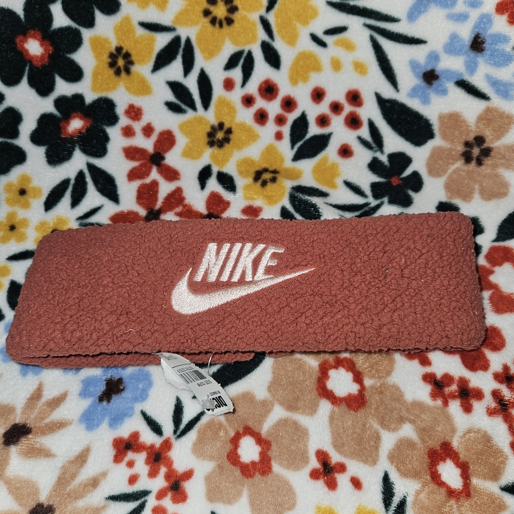 NWOT Nike sherpa headband